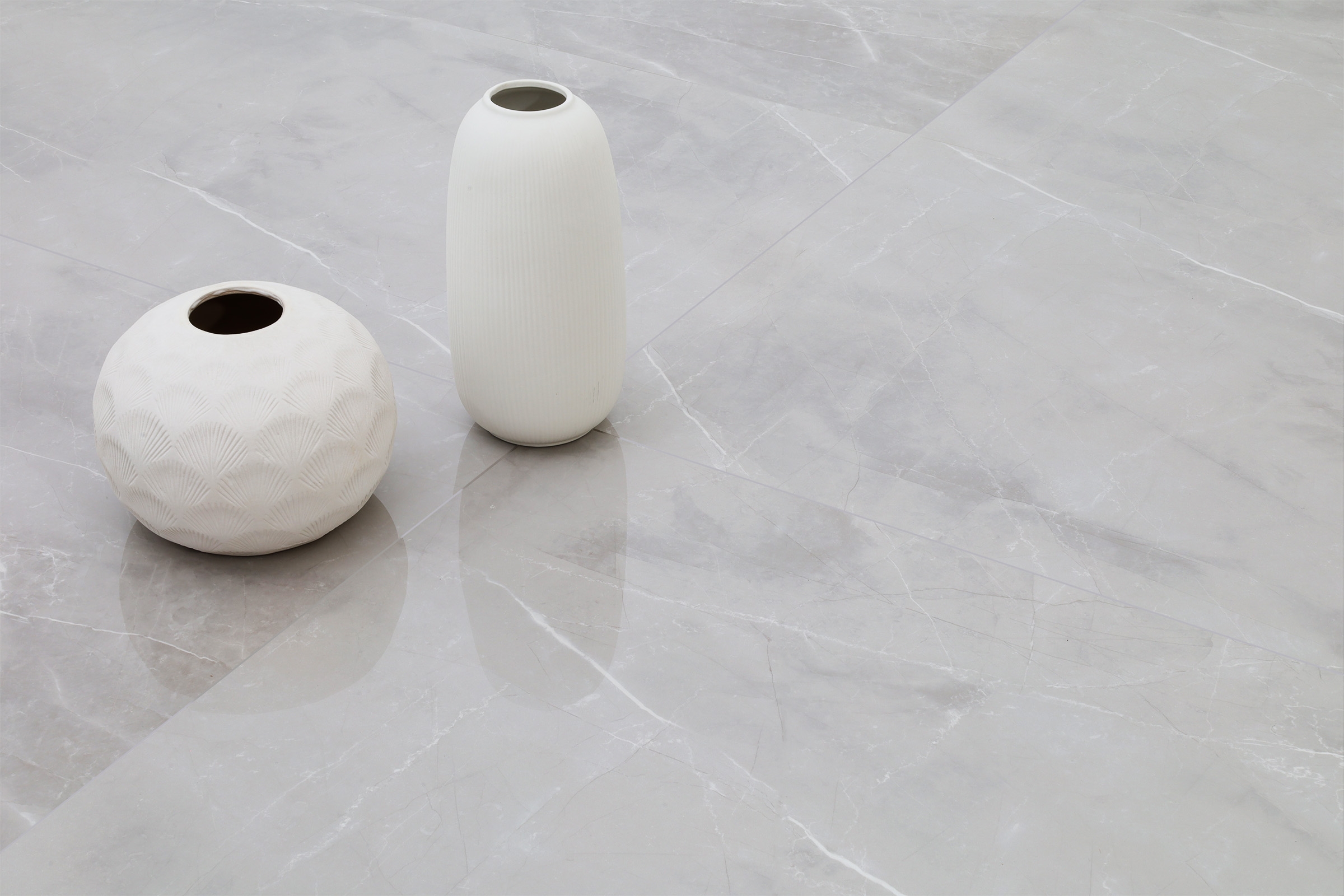 Marbre blanc et gris - Grès cérame inspiré du marbre italien, un ma ◇