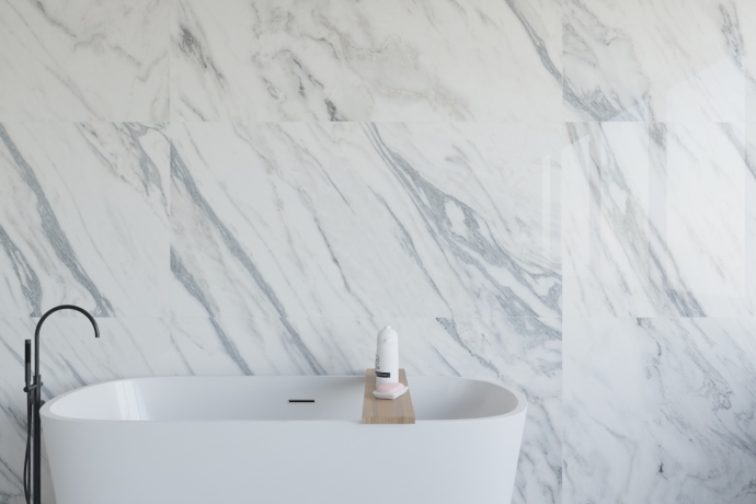 Bianco Arni glossy marble