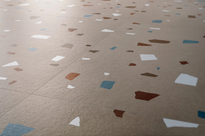 Puderfarbener venezianischer geometrischer Terrazzo