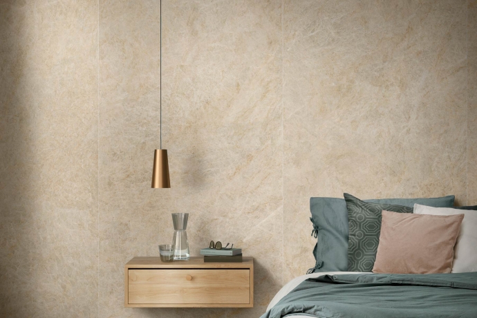 Glänzende große Platten aus Royal Beige Marmor