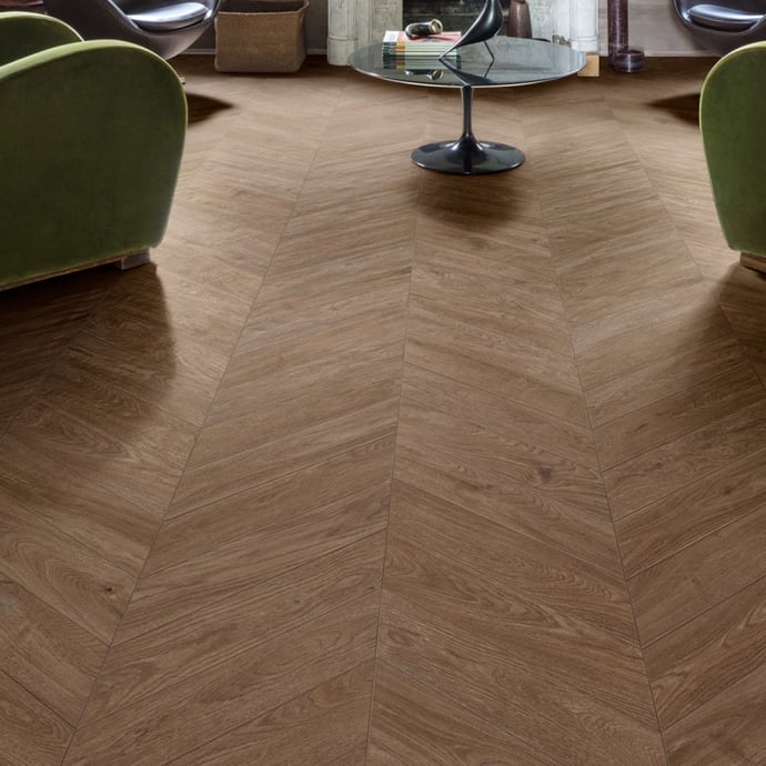 Helles essentielles Kastanienholz Chevron