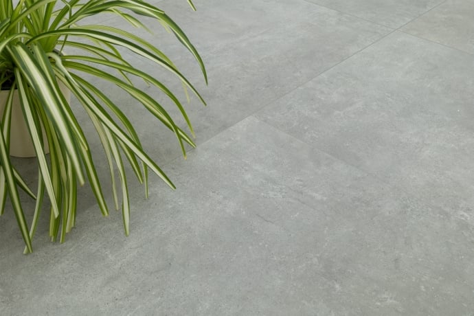 Carrelage effet béton gris foncé